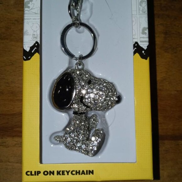 Peanuts Snoopy Bling Pave Crystal Rhinestone Keychain Bag Charm - NIB - Picture 2 of 2